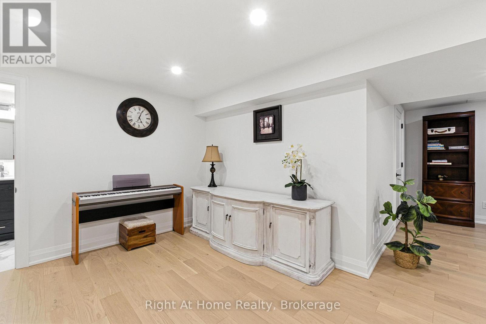 230 Poole Drive, Oakville, Ontario  L6H 3W4 - Photo 40 - W12986790