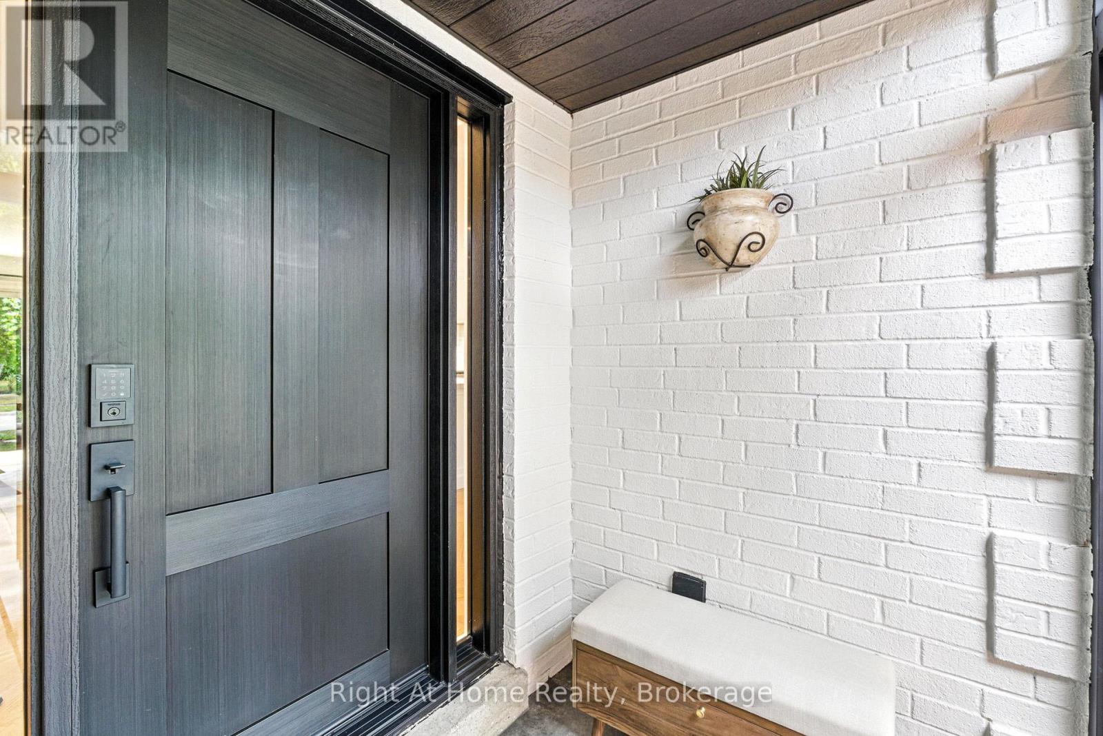 230 Poole Drive, Oakville, Ontario  L6H 3W4 - Photo 5 - W12986790