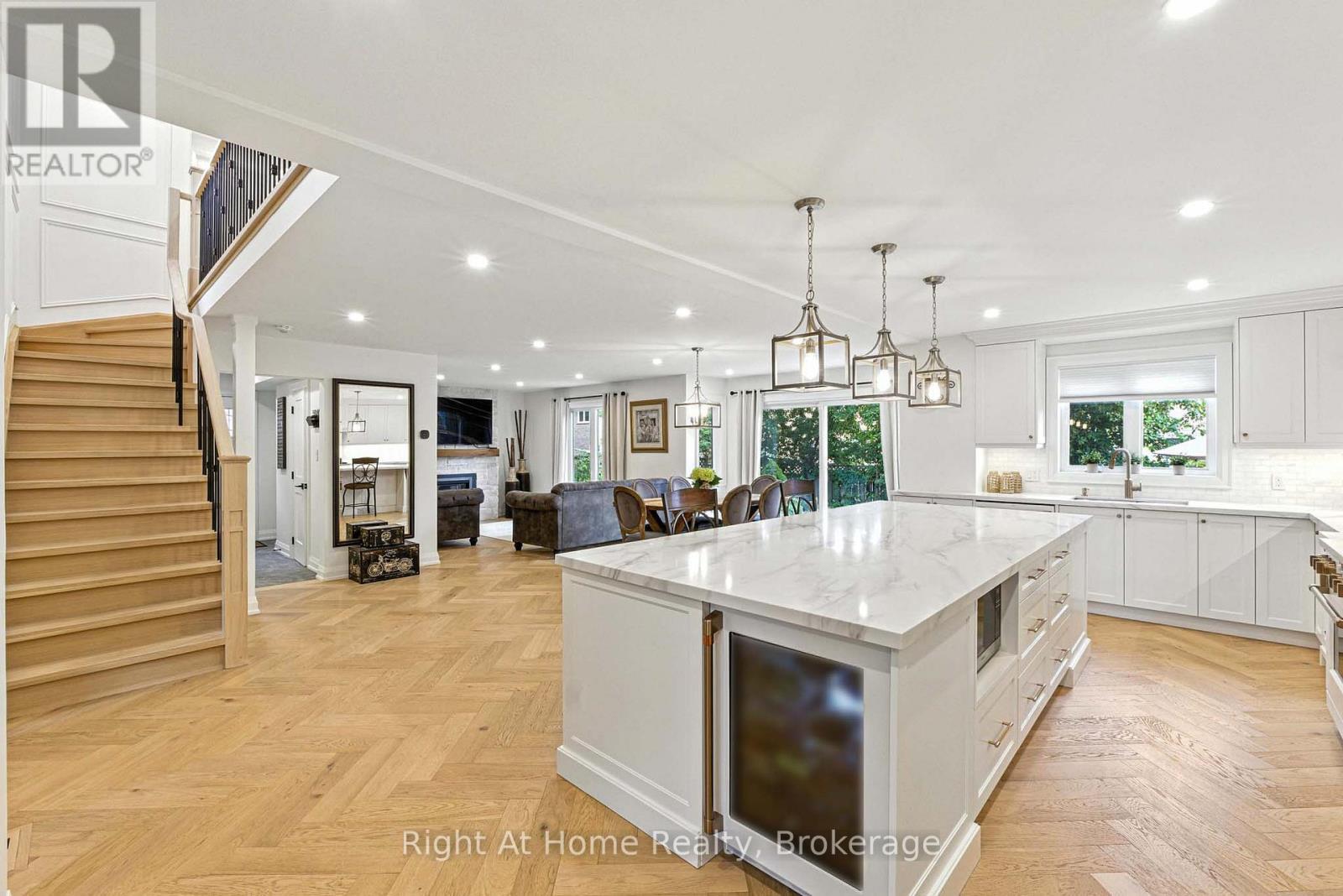 230 Poole Drive, Oakville, Ontario  L6H 3W4 - Photo 6 - W12986790