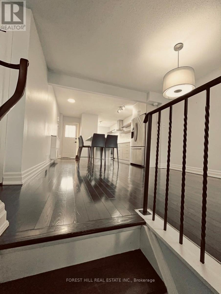 812 Sweetwater Crescent, Mississauga (Lorne Park), Ontario  L5H 4A4 - Photo 9 - W12981710