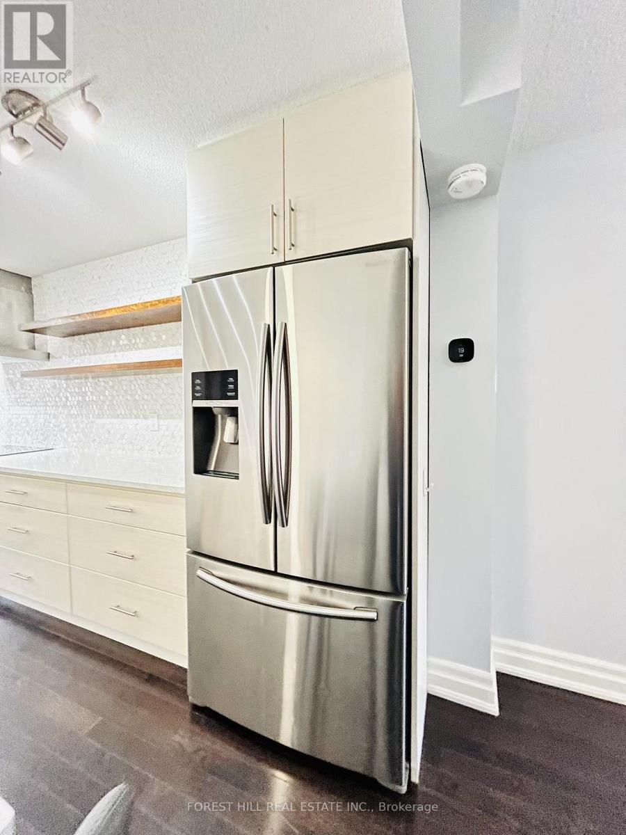 812 Sweetwater Crescent, Mississauga (Lorne Park), Ontario  L5H 4A4 - Photo 5 - W12981710