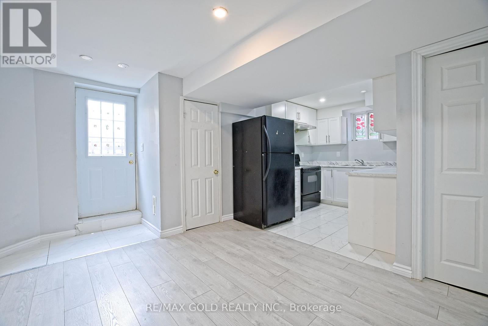 16 Cottontail Road, Brampton (Fletcher's Meadow), Ontario  L7A 3R3 - Photo 33 - W12982380