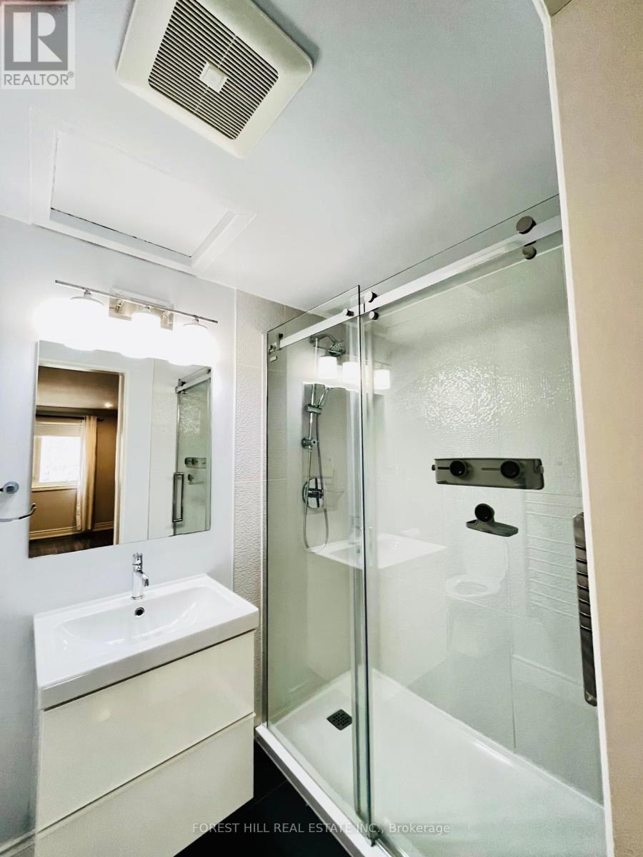 812 Sweetwater Crescent, Mississauga (Lorne Park), Ontario  L5H 4A4 - Photo 19 - W12981710