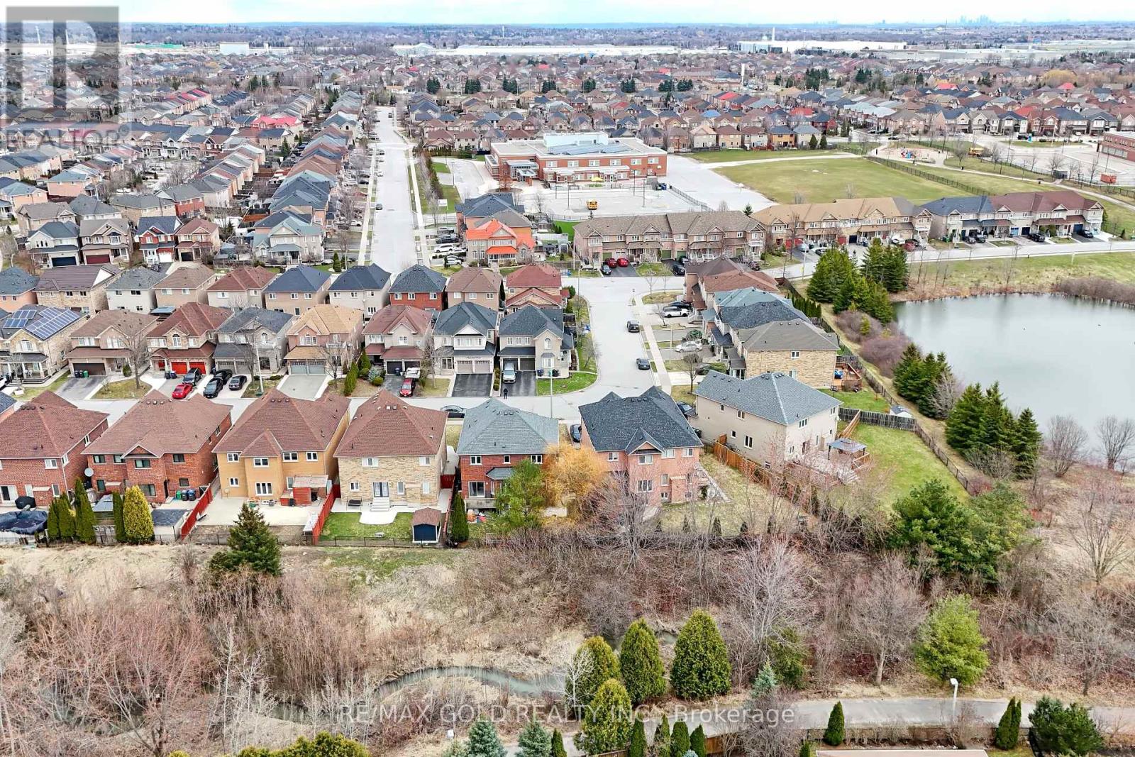 16 Cottontail Road, Brampton (Fletcher's Meadow), Ontario  L7A 3R3 - Photo 40 - W12982380