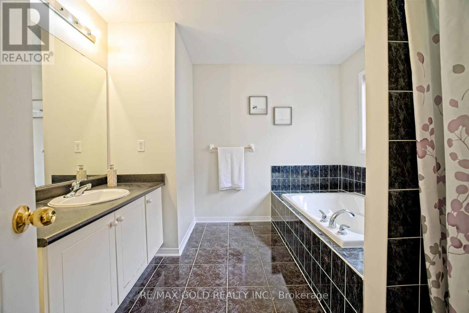 16 Cottontail Road, Brampton (Fletcher's Meadow), Ontario  L7A 3R3 - Photo 22 - W12982380