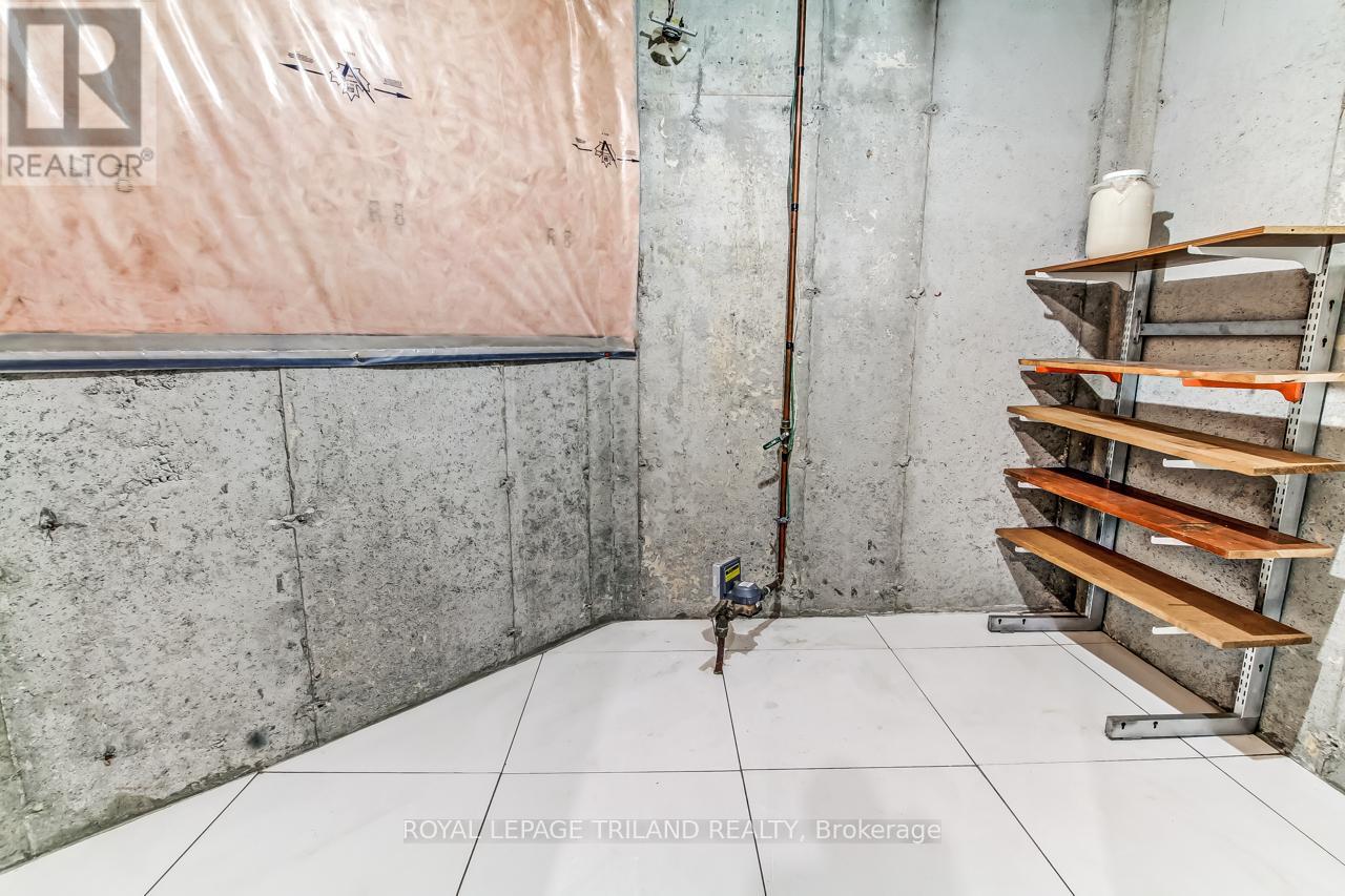 Photo 24 of 32 for 47 - 44 Edgevalley Road