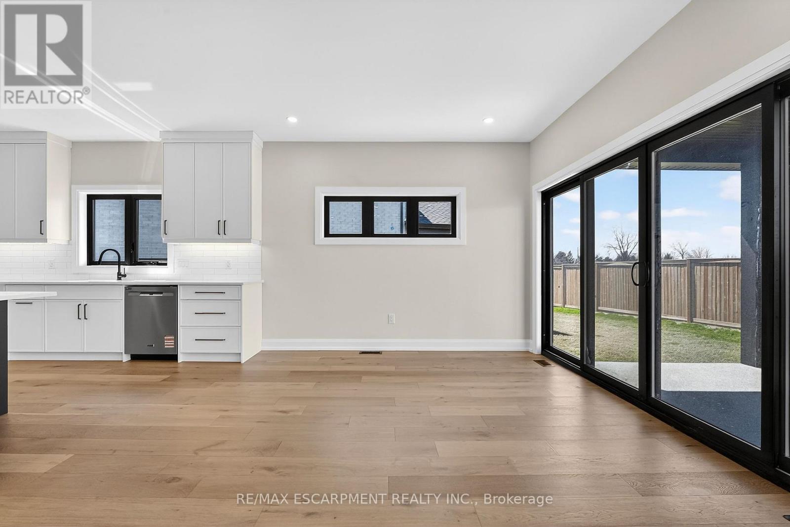 6192 Curlin Crescent, Niagara Falls, Ontario  L2H 3W8 - Photo 25 - X12985274