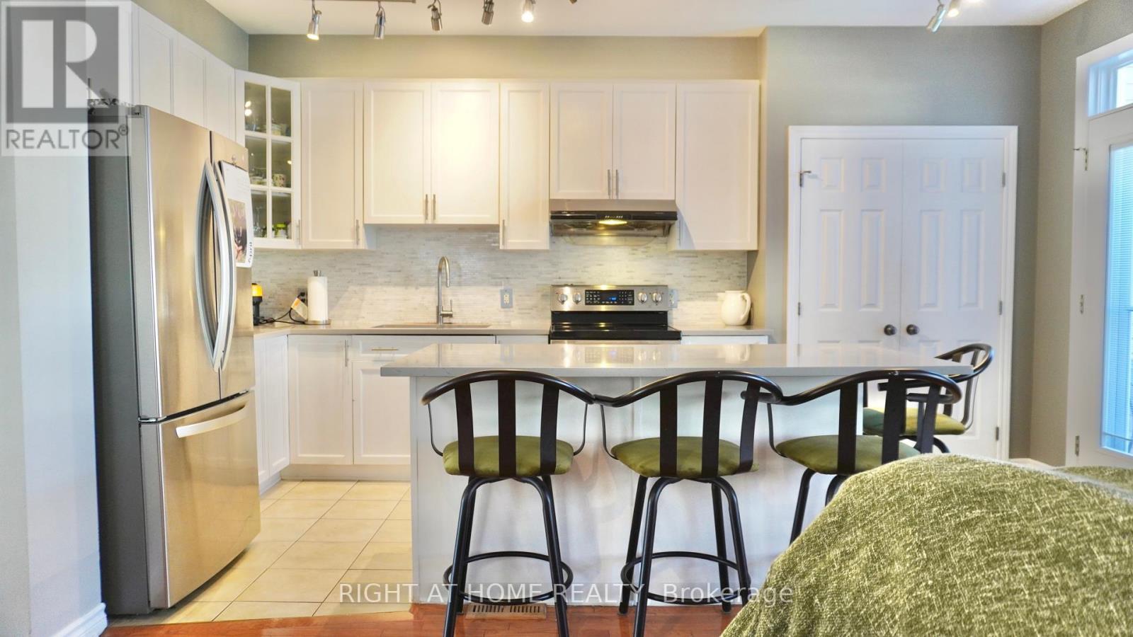 D - 29 Cresthaven Drive, Ottawa, Ontario  K2G 6T8 - Photo 11 - X12981108