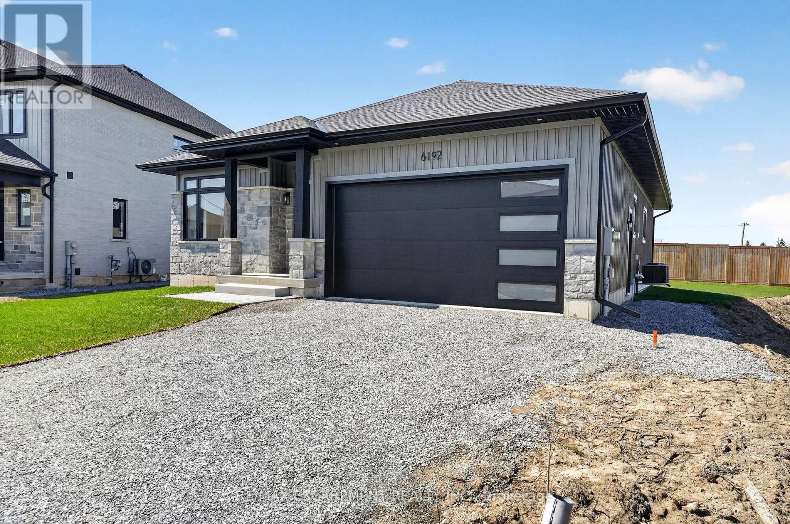 6192 Curlin Crescent, Niagara Falls, Ontario  L2H 3W8 - Photo 49 - X12985274