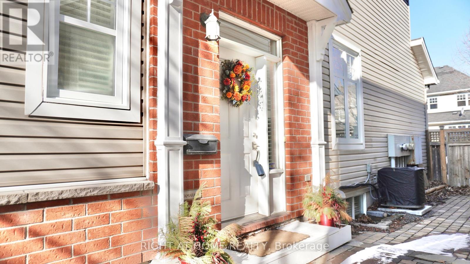 D - 29 Cresthaven Drive, Ottawa, Ontario  K2G 6T8 - Photo 4 - X12981108