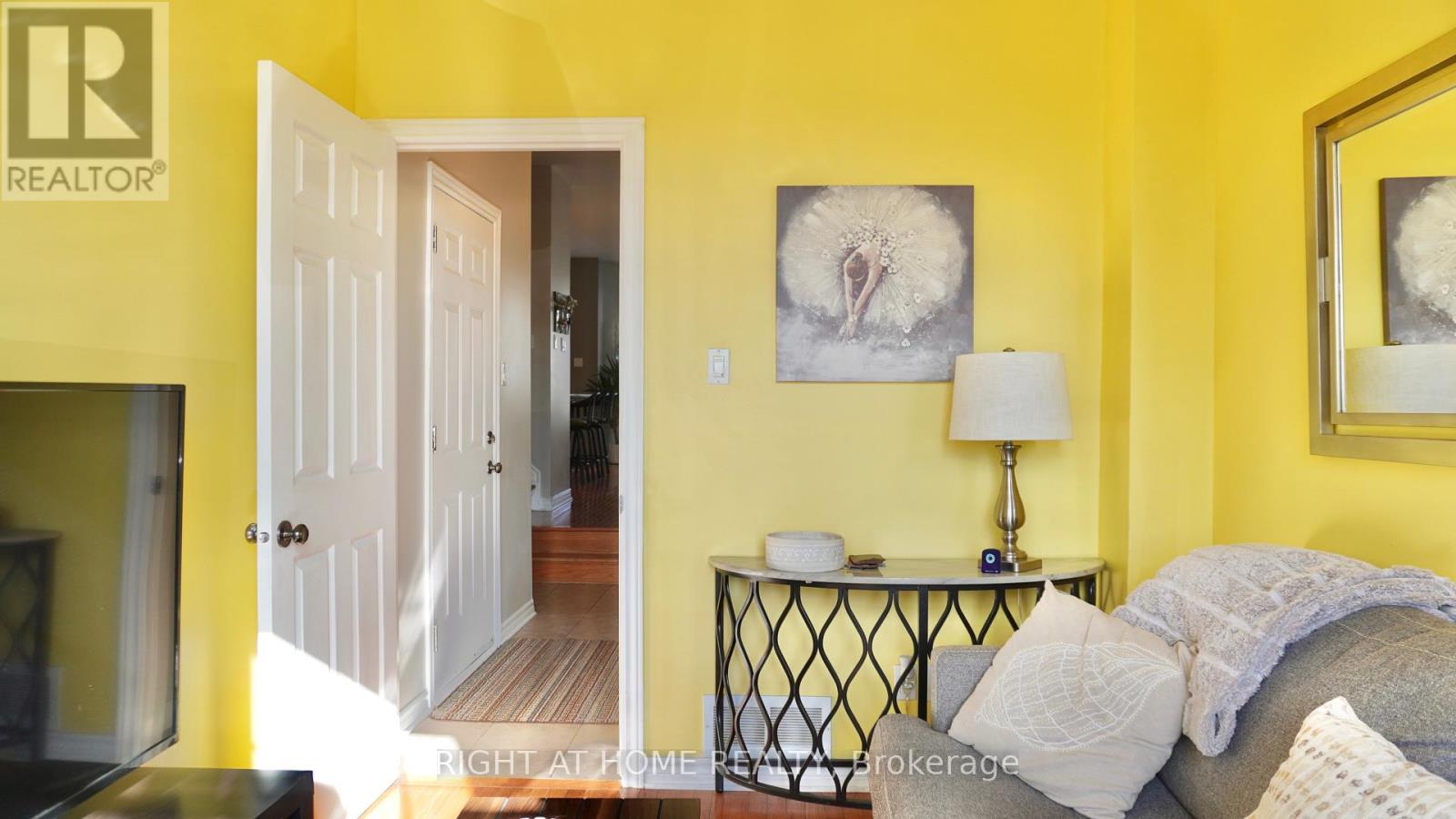 D - 29 Cresthaven Drive, Ottawa, Ontario  K2G 6T8 - Photo 7 - X12981108