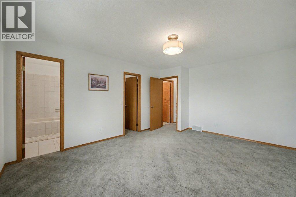 16 Straddock Crescent Sw, Calgary, Alberta  T3H 2S8 - Photo 23 - A2297214