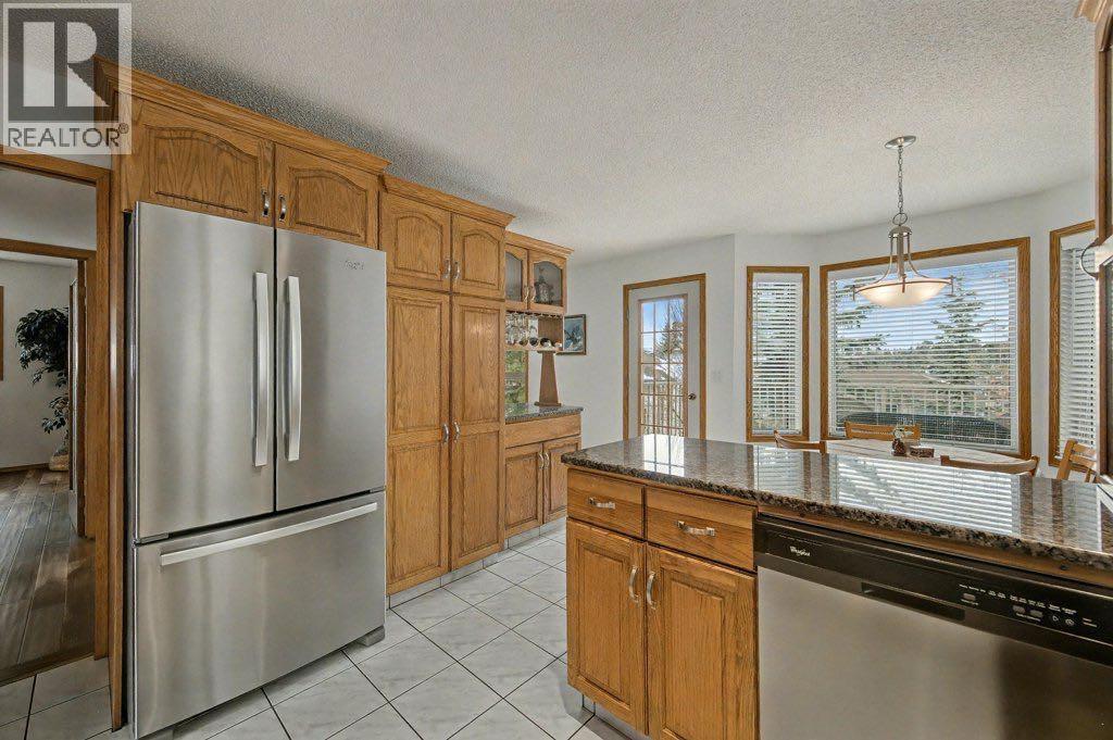 16 Straddock Crescent Sw, Calgary, Alberta  T3H 2S8 - Photo 9 - A2297214