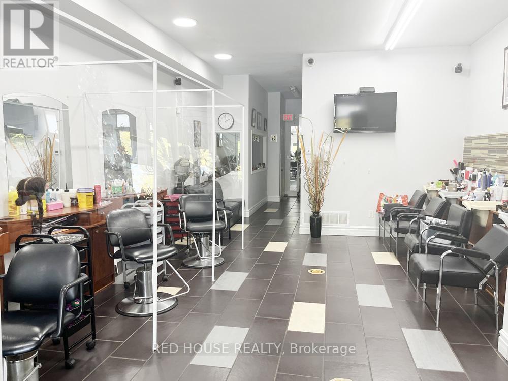 1533 O'connor Drive, Toronto, Ontario  M4B 2V7 - Photo 4 - E12852470