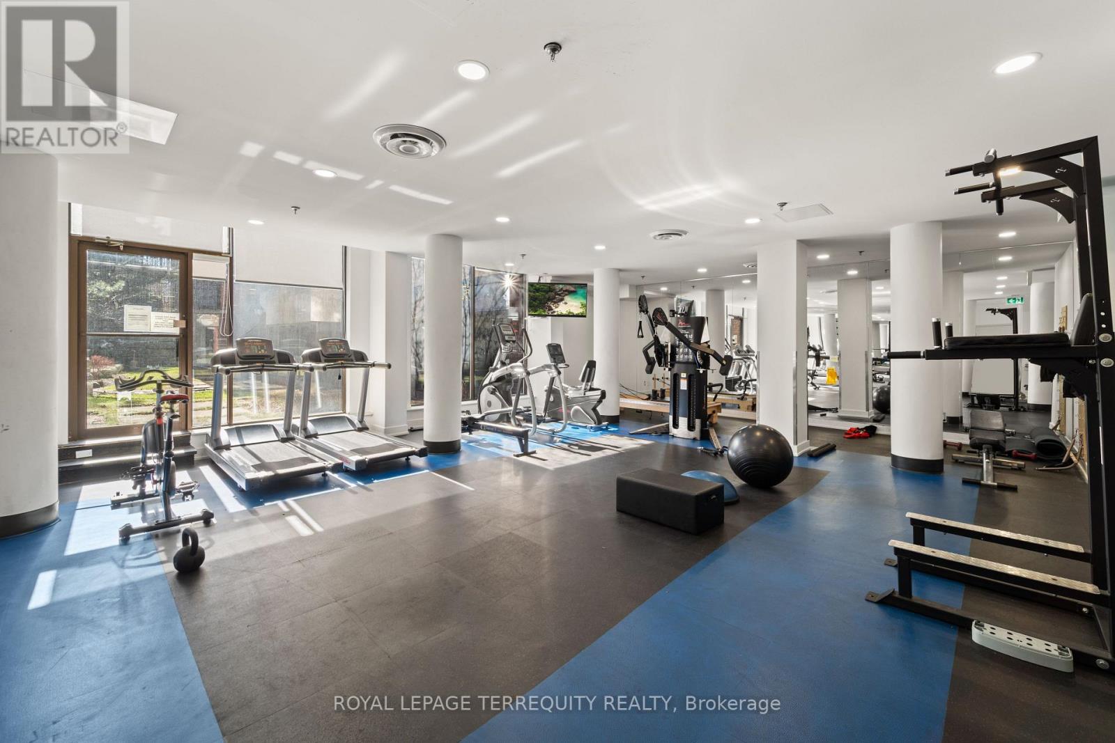 833 - 22 Southport Street, Toronto, Ontario M6S 4Y9 - Photo 35 - W12862636