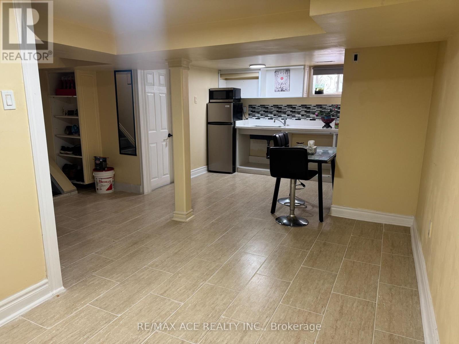 92 Ware Street, Peterborough (Town Ward 3), Ontario  K9J 2B7 - Photo 24 - X12986726