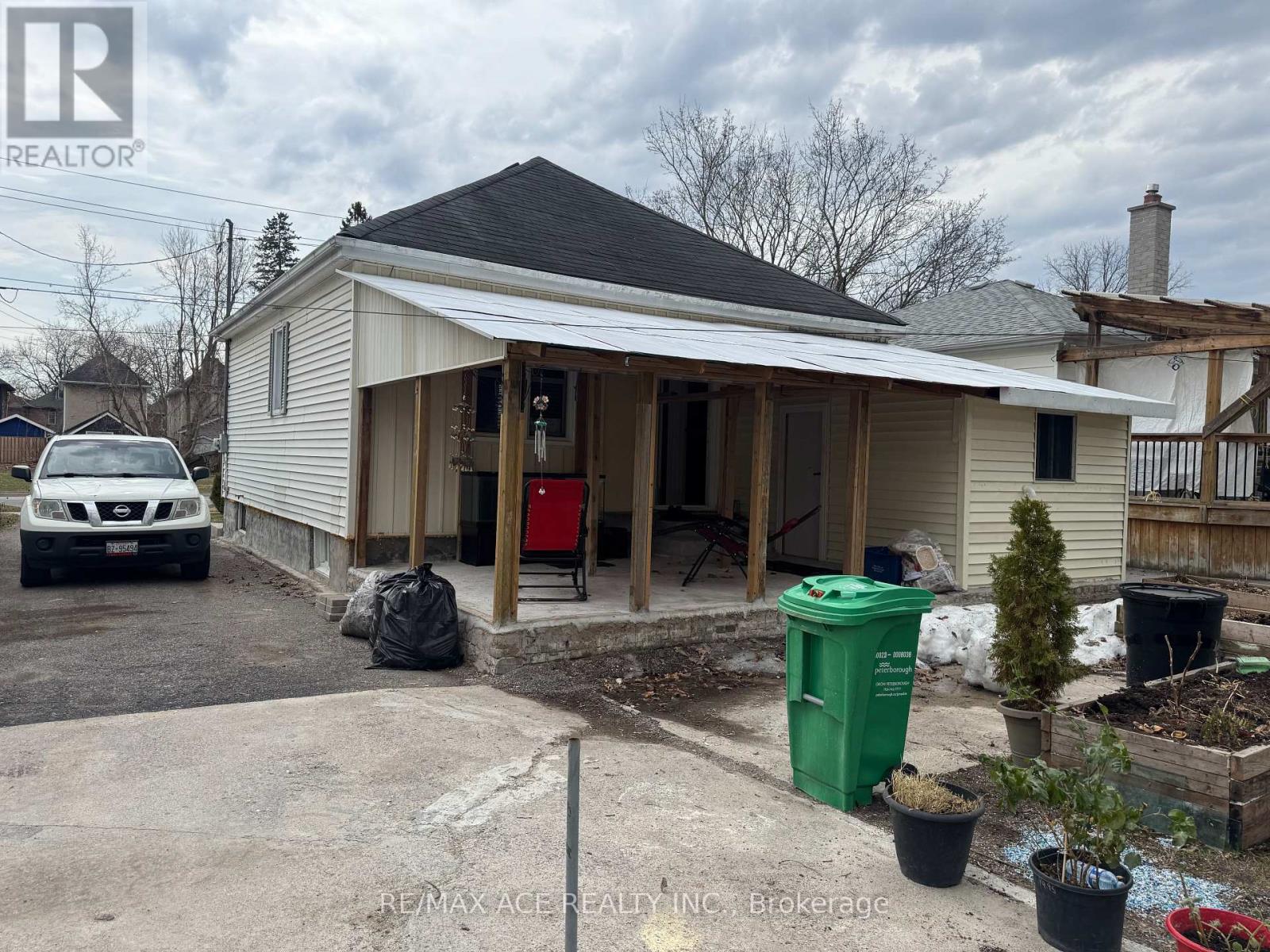 92 Ware Street, Peterborough (Town Ward 3), Ontario  K9J 2B7 - Photo 34 - X12986726