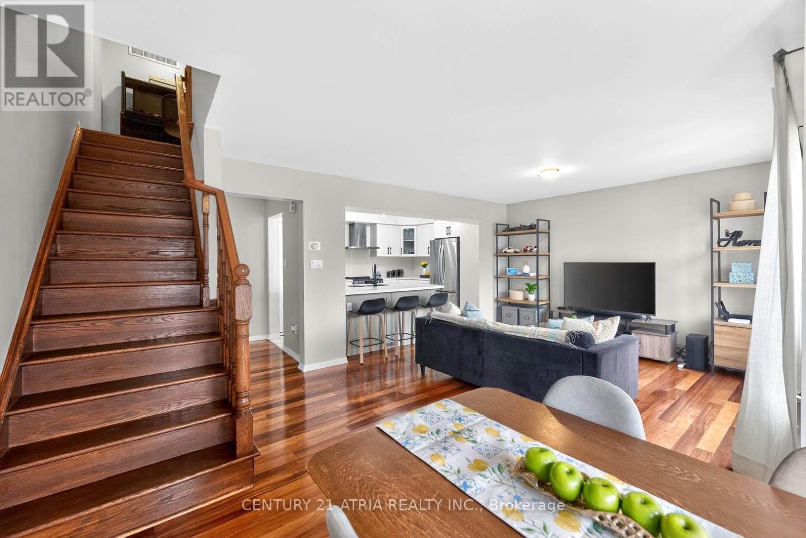 18 Cossey Lane, Whitchurch-Stouffville, Ontario  L4A 0R1 - Photo 11 - N12986784