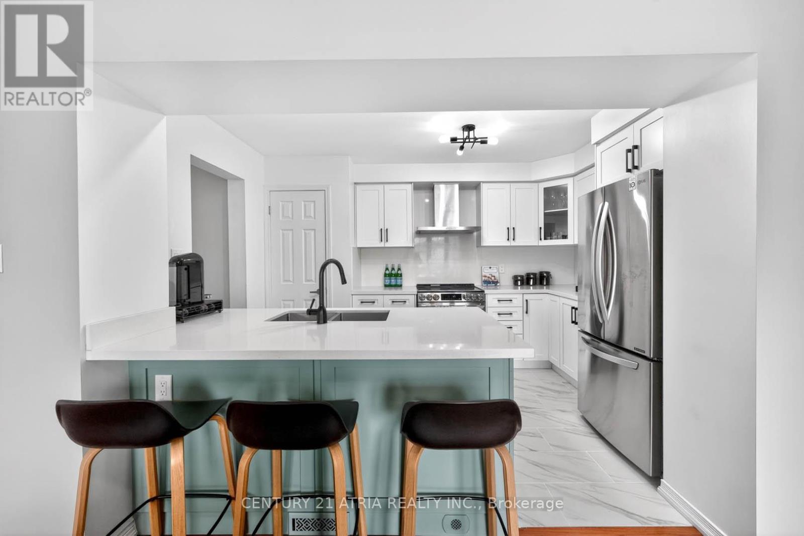 18 Cossey Lane, Whitchurch-Stouffville, Ontario  L4A 0R1 - Photo 12 - N12986784