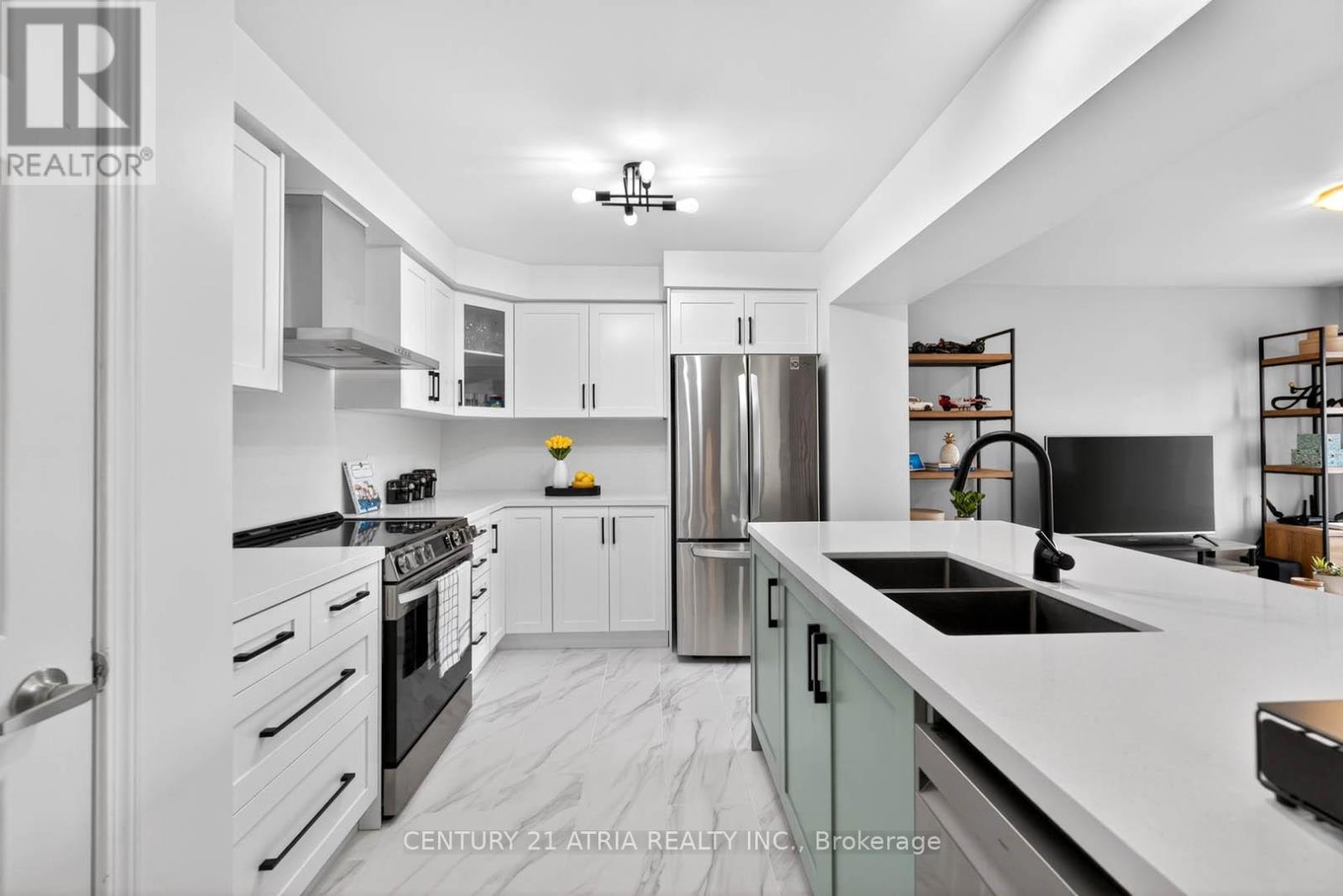 18 Cossey Lane, Whitchurch-Stouffville, Ontario  L4A 0R1 - Photo 13 - N12986784