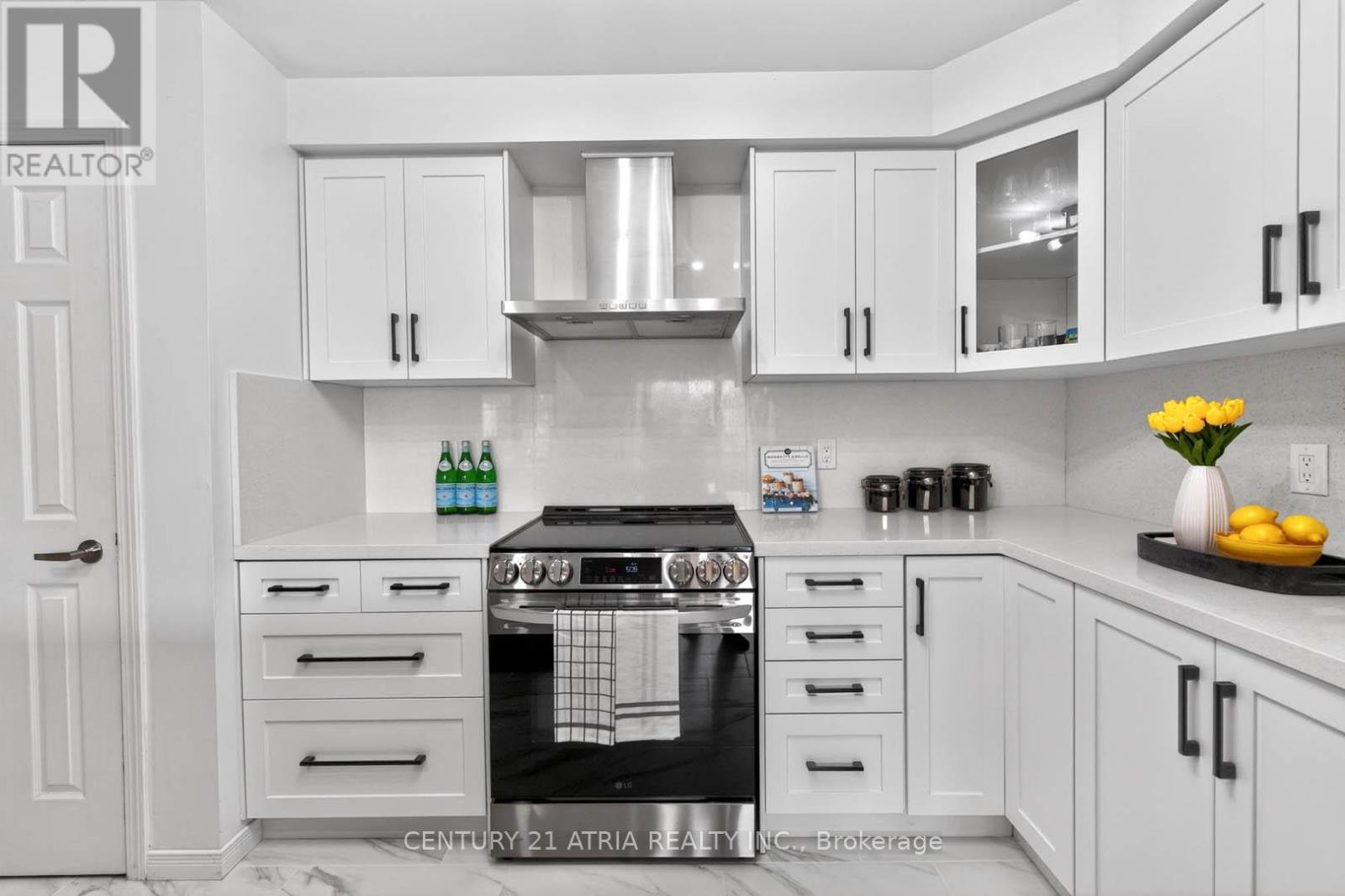 18 Cossey Lane, Whitchurch-Stouffville, Ontario  L4A 0R1 - Photo 14 - N12986784