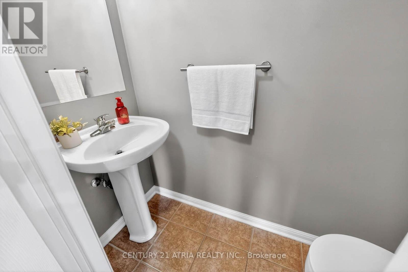 18 Cossey Lane, Whitchurch-Stouffville, Ontario  L4A 0R1 - Photo 15 - N12986784