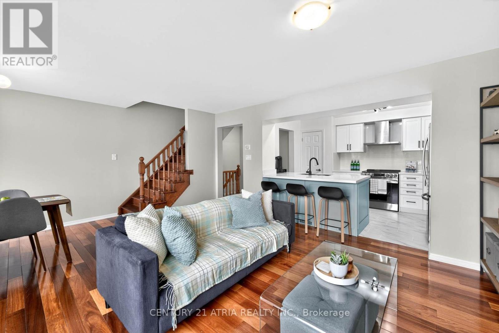 18 Cossey Lane, Whitchurch-Stouffville, Ontario  L4A 0R1 - Photo 8 - N12986784