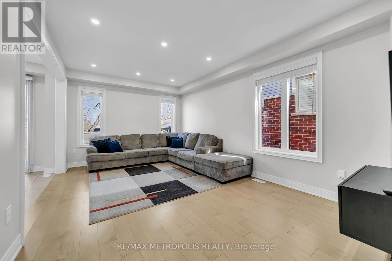 80 Pridham Place, New Tecumseth (Tottenham), Ontario  L0G 1W0 - Photo 7 - N12986792