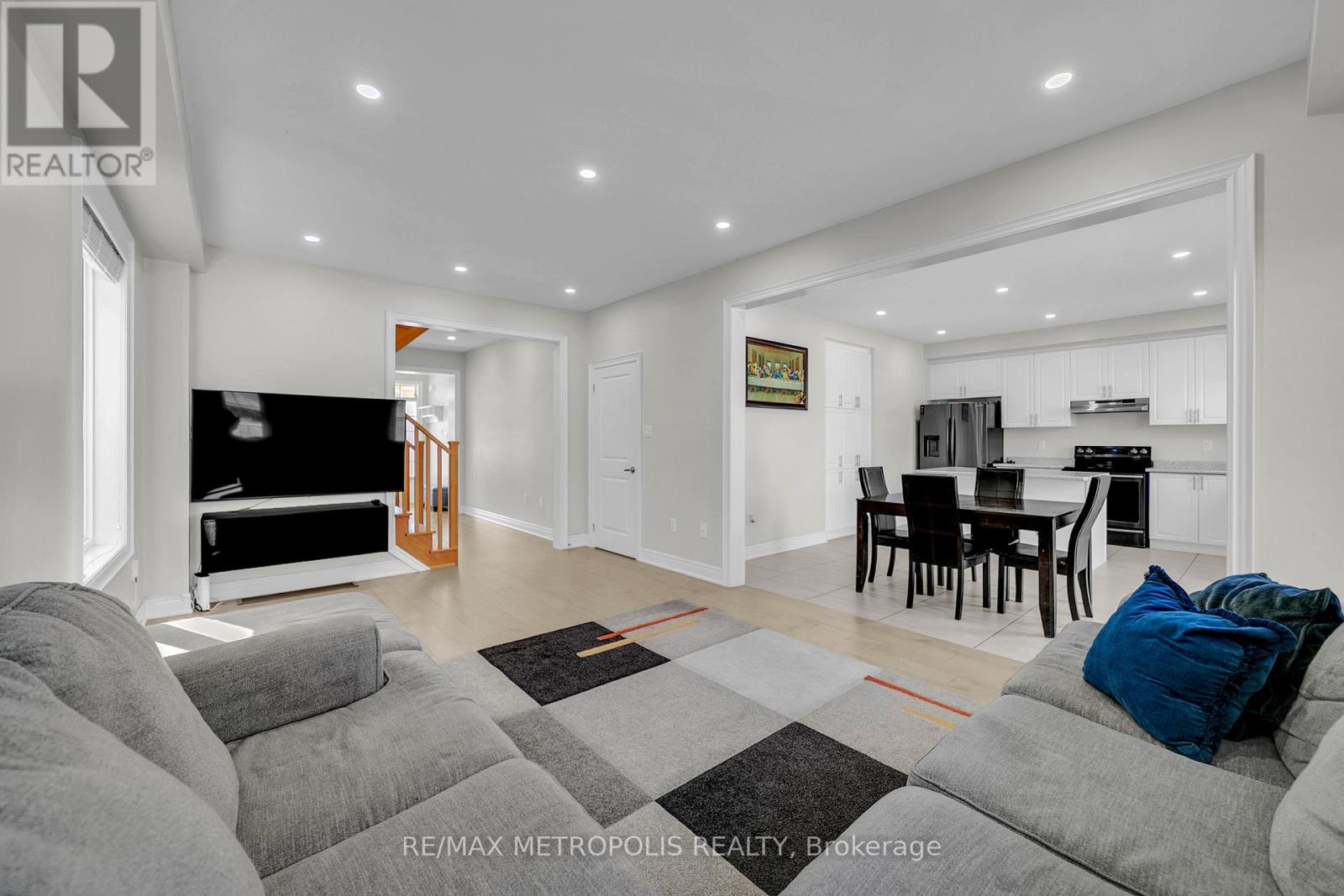 80 Pridham Place, New Tecumseth (Tottenham), Ontario  L0G 1W0 - Photo 9 - N12986792