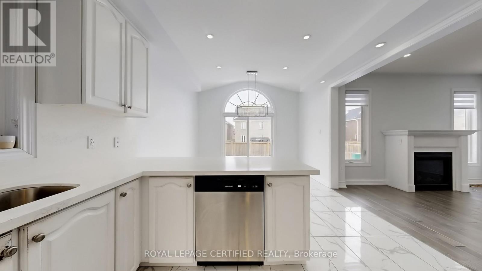 62 Heritage Street, Bradford West Gwillimbury (Bradford), Ontario  L3Z 0X4 - Photo 14 - N12986808