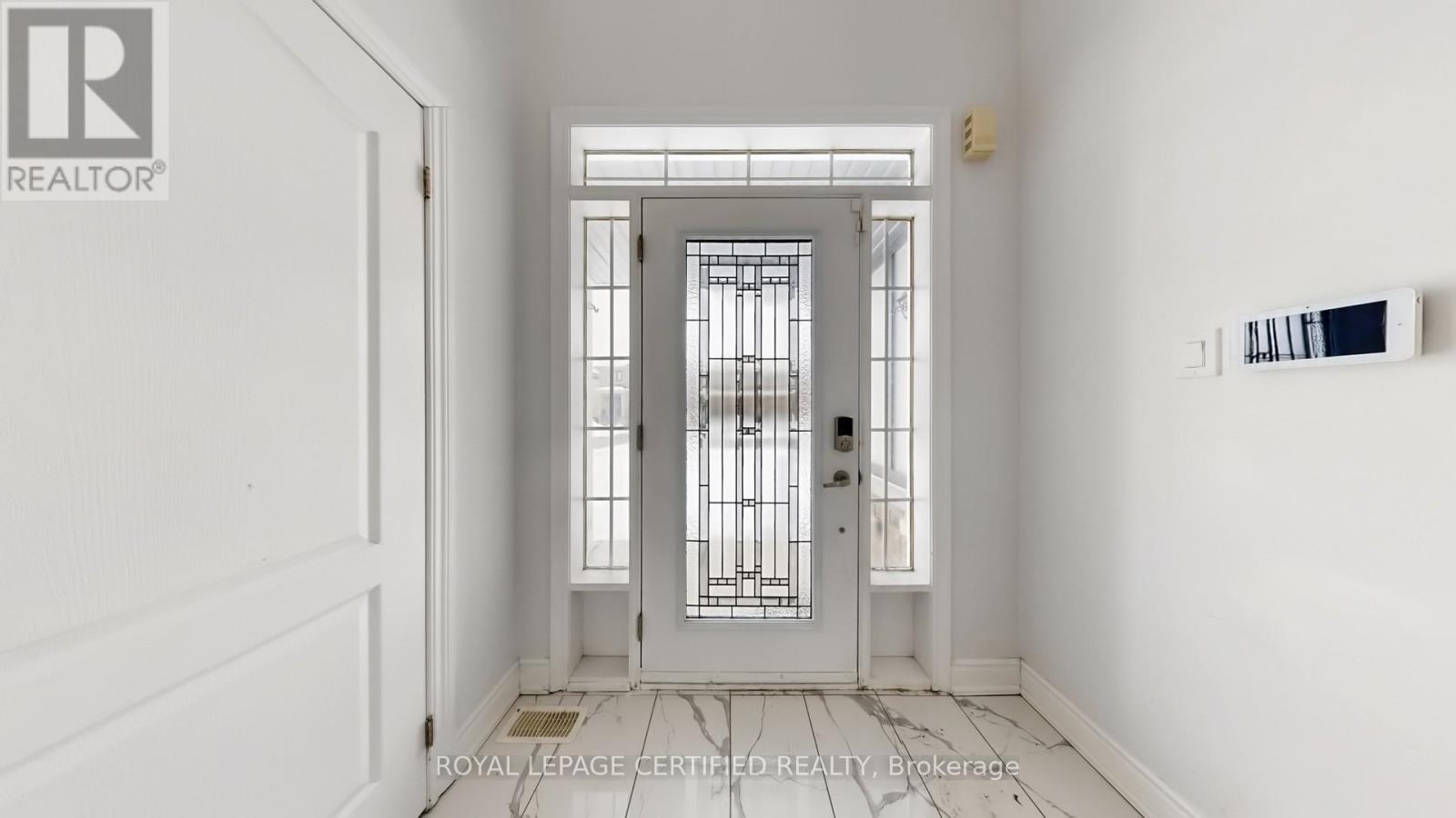 62 Heritage Street, Bradford West Gwillimbury (Bradford), Ontario  L3Z 0X4 - Photo 3 - N12986808