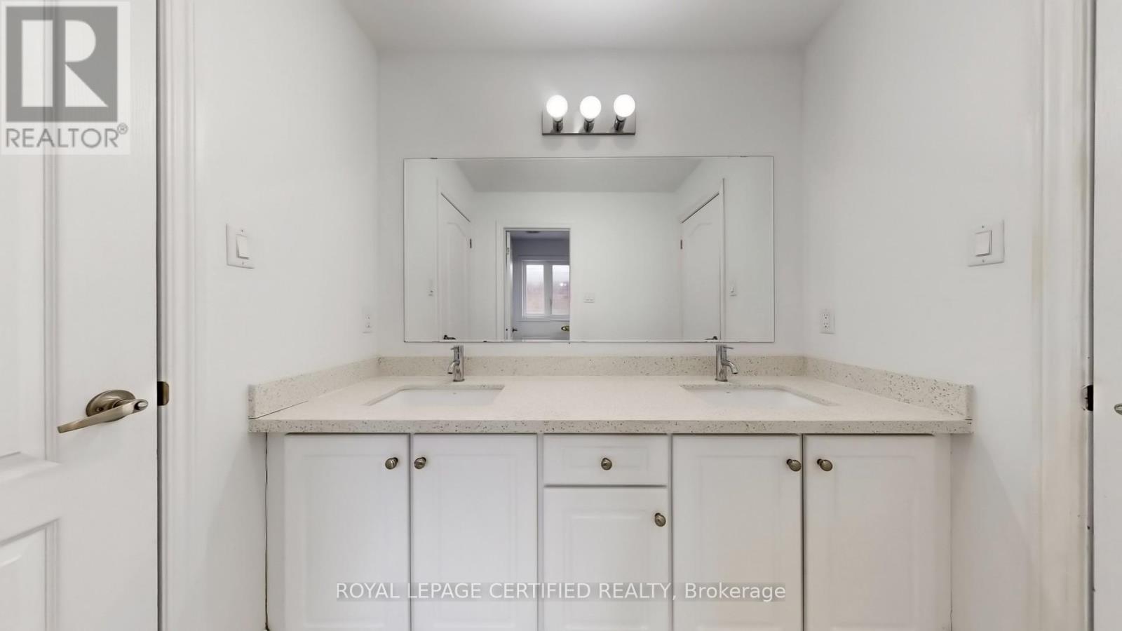 62 Heritage Street, Bradford West Gwillimbury (Bradford), Ontario  L3Z 0X4 - Photo 36 - N12986808