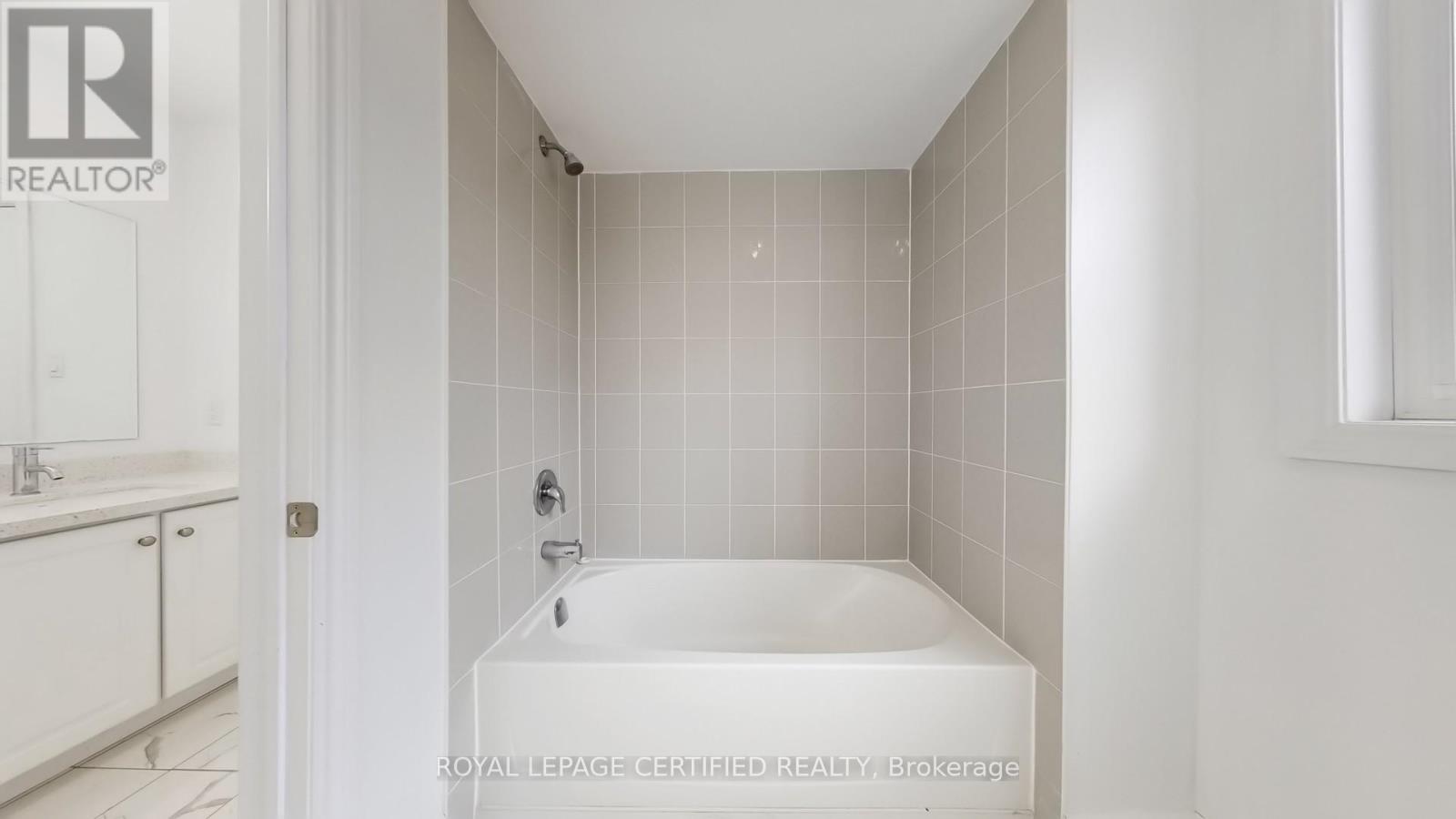 62 Heritage Street, Bradford West Gwillimbury (Bradford), Ontario  L3Z 0X4 - Photo 37 - N12986808