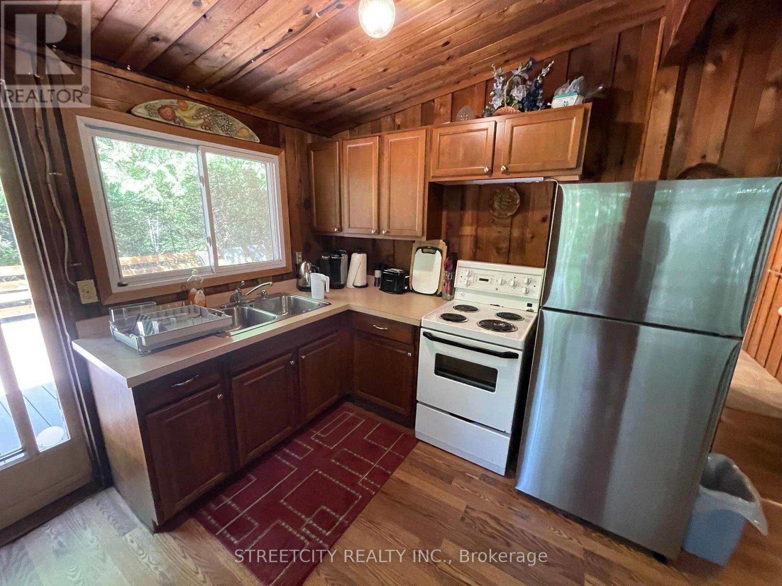 6418 Robert Avenue, Lambton Shores, Ontario  N0N 1J0 - Photo 34 - X12975180