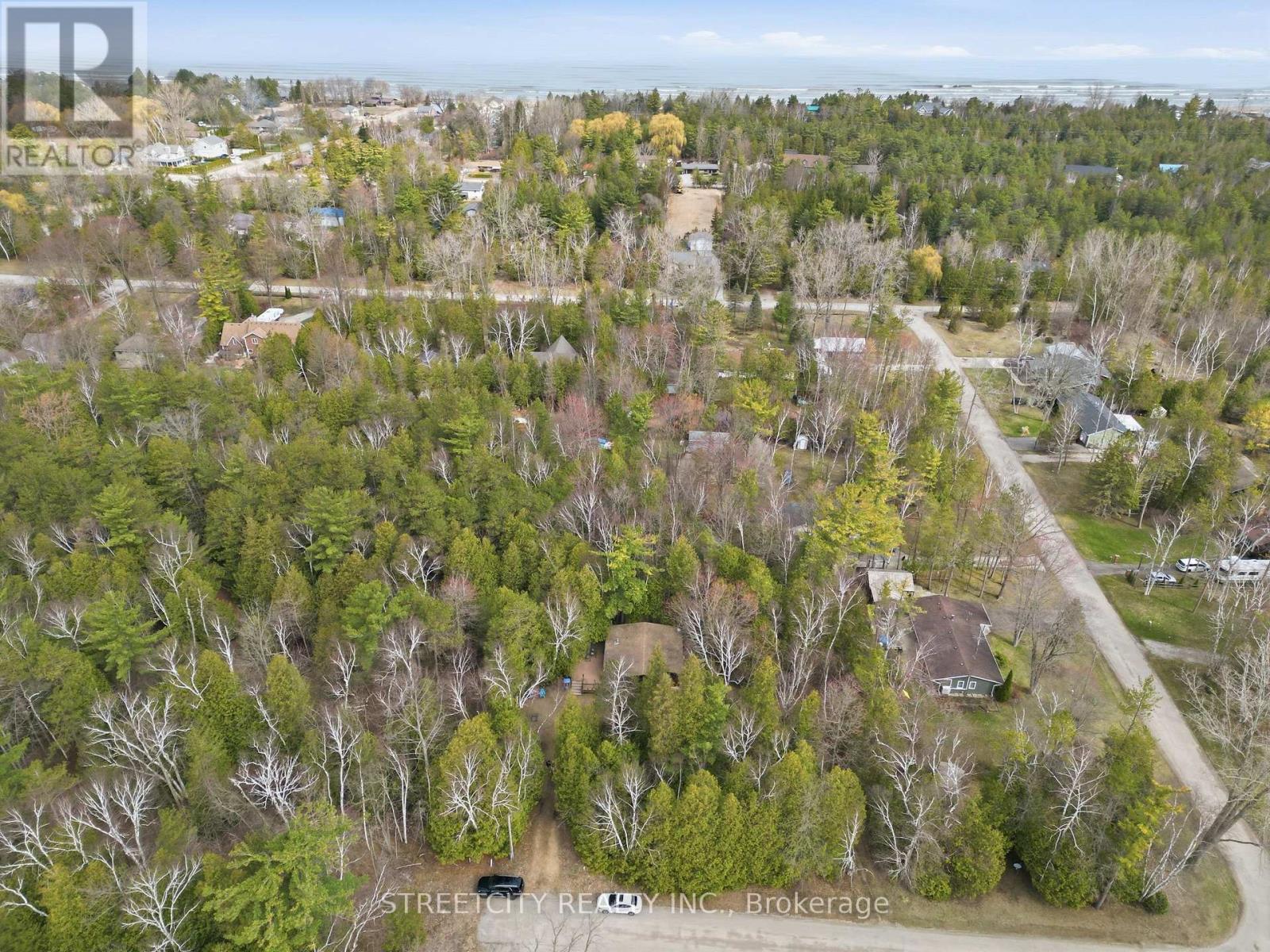 6418 Robert Avenue, Lambton Shores, Ontario  N0N 1J0 - Photo 29 - X12975180