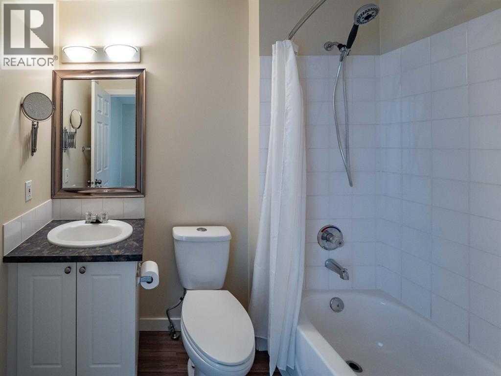 101 Westpoint Gardens, Calgary, Alberta  T3H 4M4 - Photo 12 - A2299192