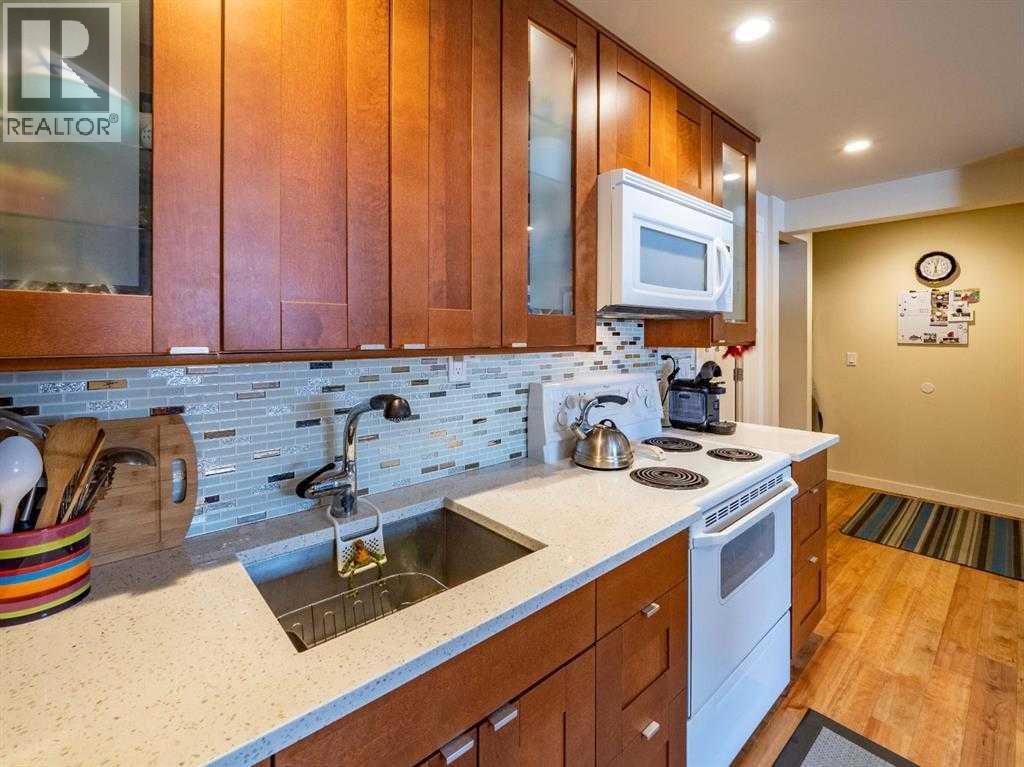 101 Westpoint Gardens, Calgary, Alberta  T3H 4M4 - Photo 23 - A2299192