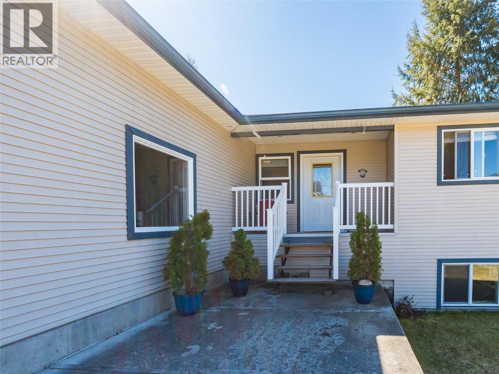 113 Cedar Avenue, Fruitvale, British Columbia  V0G 1L0 - Photo 3 - 10382774