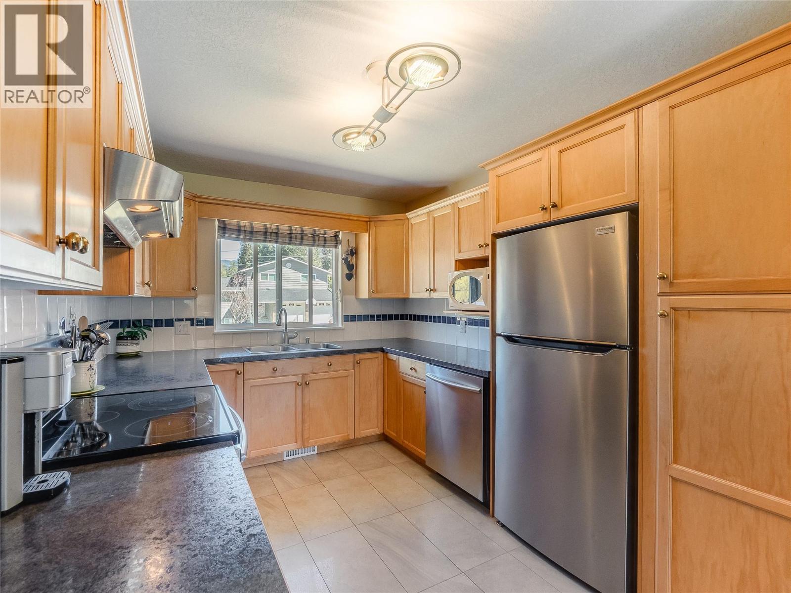 113 Cedar Avenue, Fruitvale, British Columbia  V0G 1L0 - Photo 10 - 10382774