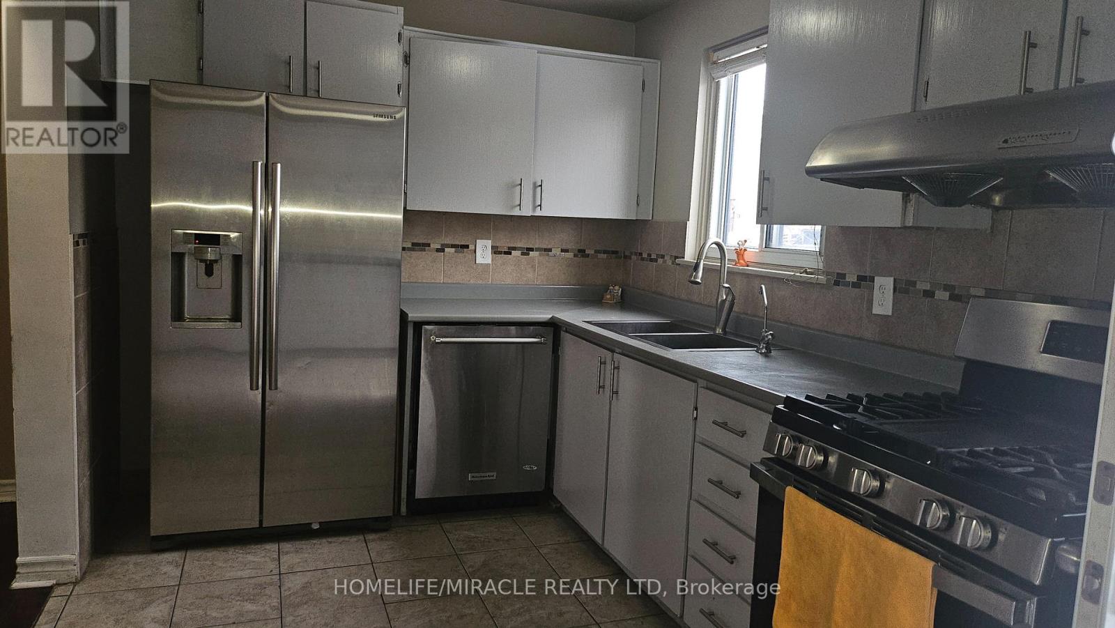 24-24 Guildford Crescent, Brampton, Ontario  L6S 3K2 - Photo 4 - W12986772