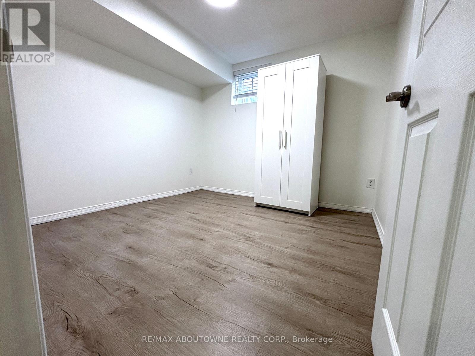 519 Downes Jackson - Bsmnt Heights, Milton, Ontario  L9T 8W2 - Photo 10 - W12986812