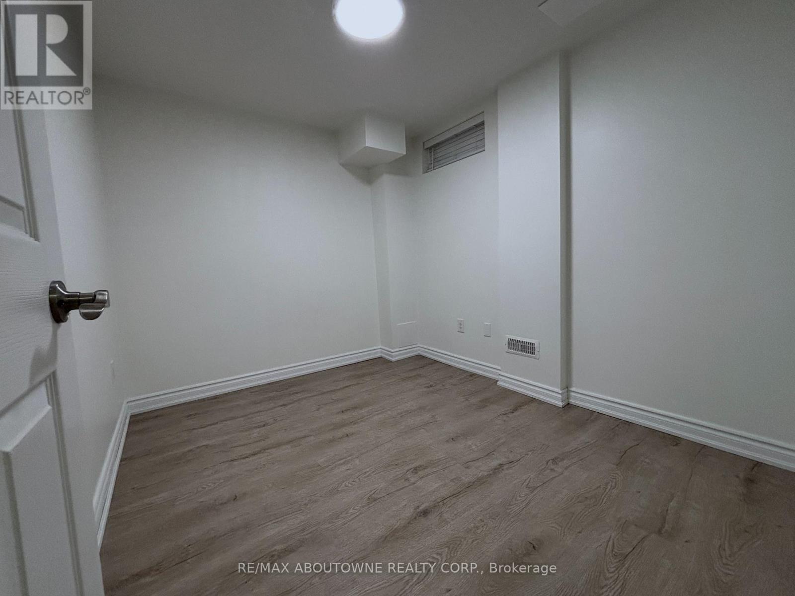 519 Downes Jackson - Bsmnt Heights, Milton, Ontario  L9T 8W2 - Photo 11 - W12986812