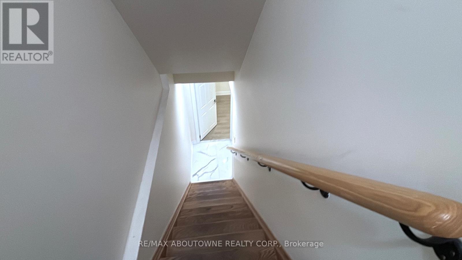 519 Downes Jackson - Bsmnt Heights, Milton, Ontario  L9T 8W2 - Photo 2 - W12986812