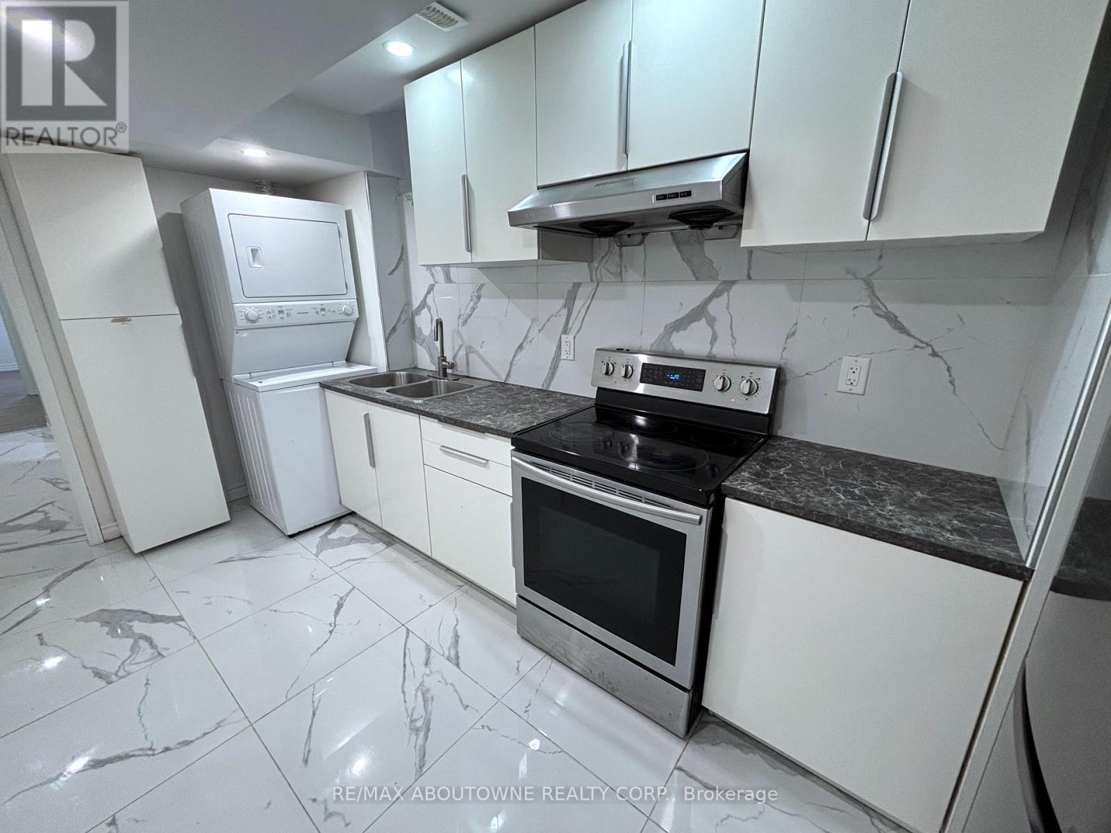 519 Downes Jackson - Bsmnt Heights, Milton, Ontario  L9T 8W2 - Photo 5 - W12986812