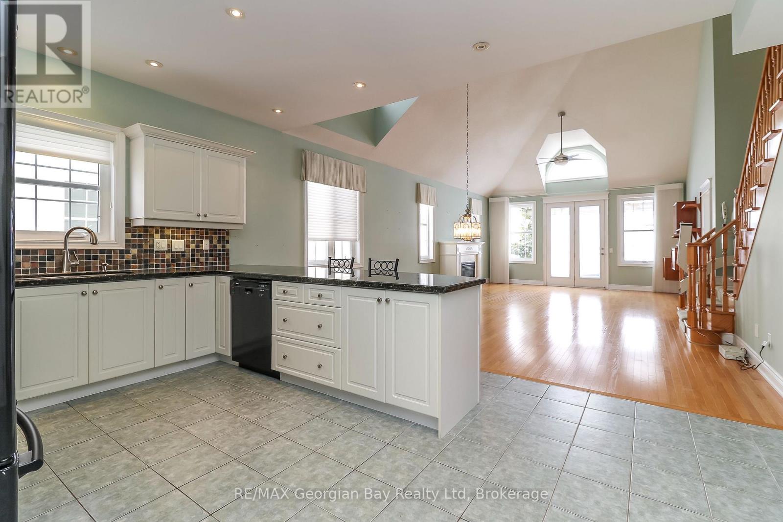 210 Wycliffe Cove, Tay, Ontario  L0K 2A0 - Photo 10 - S12660812