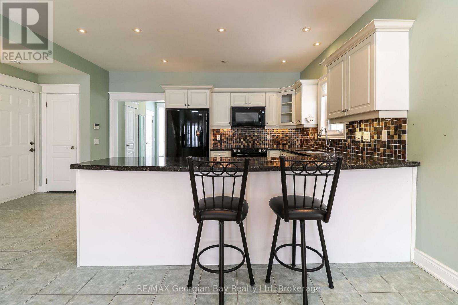 210 Wycliffe Cove, Tay, Ontario  L0K 2A0 - Photo 14 - S12660812