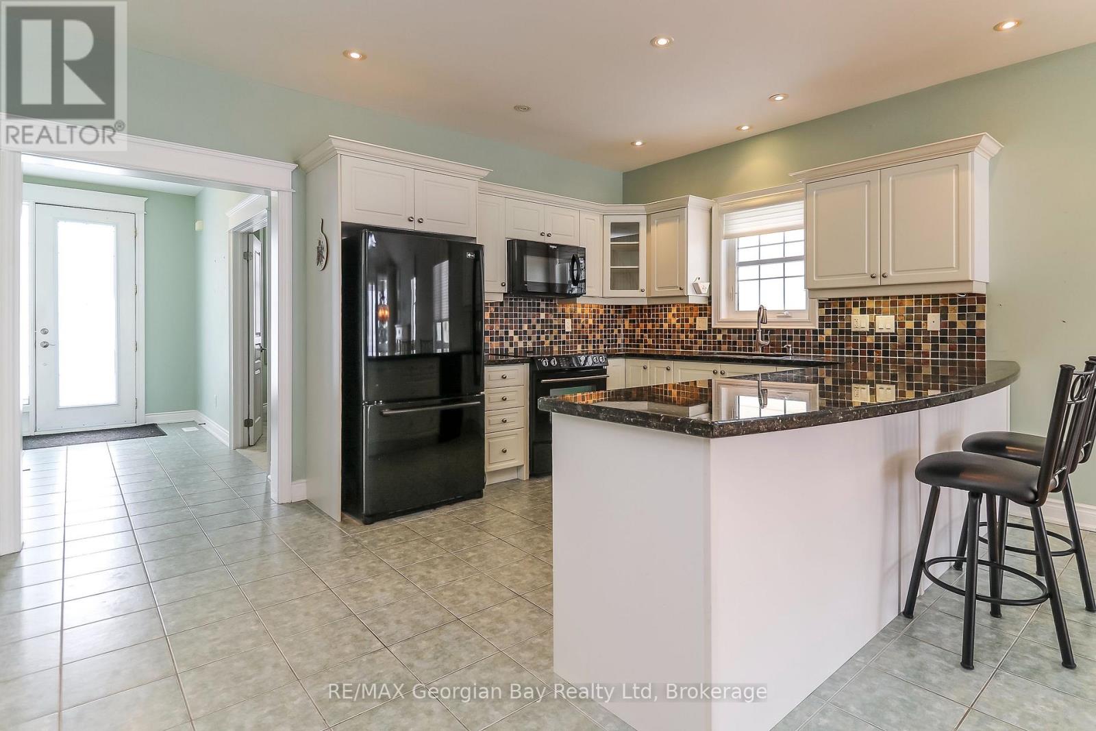 210 Wycliffe Cove, Tay, Ontario  L0K 2A0 - Photo 13 - S12660812