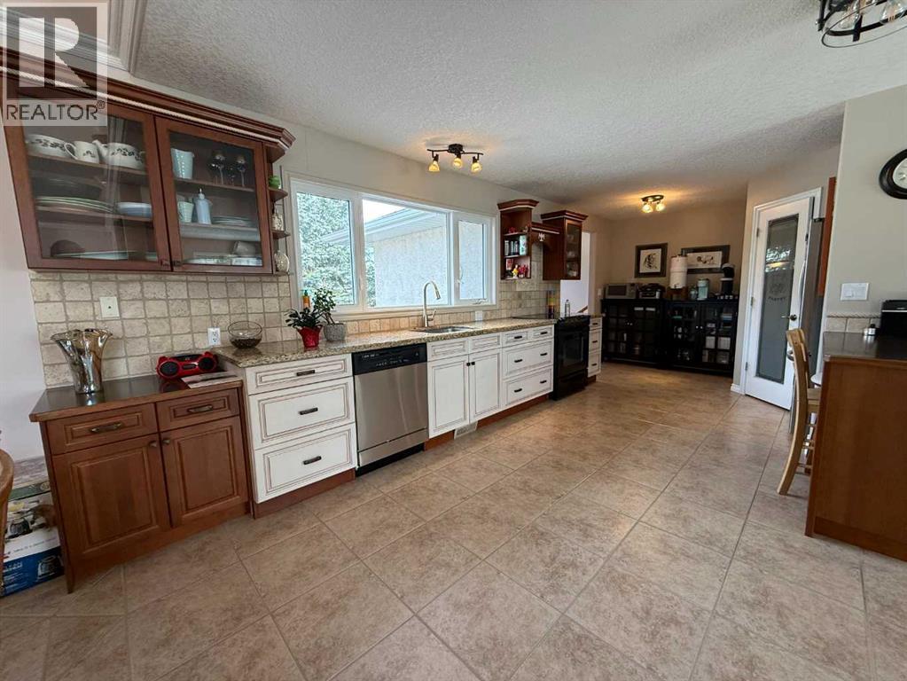 3315 Parkside Drive S, Lethbridge, Alberta  T1J 1N2 - Photo 3 - A2295028