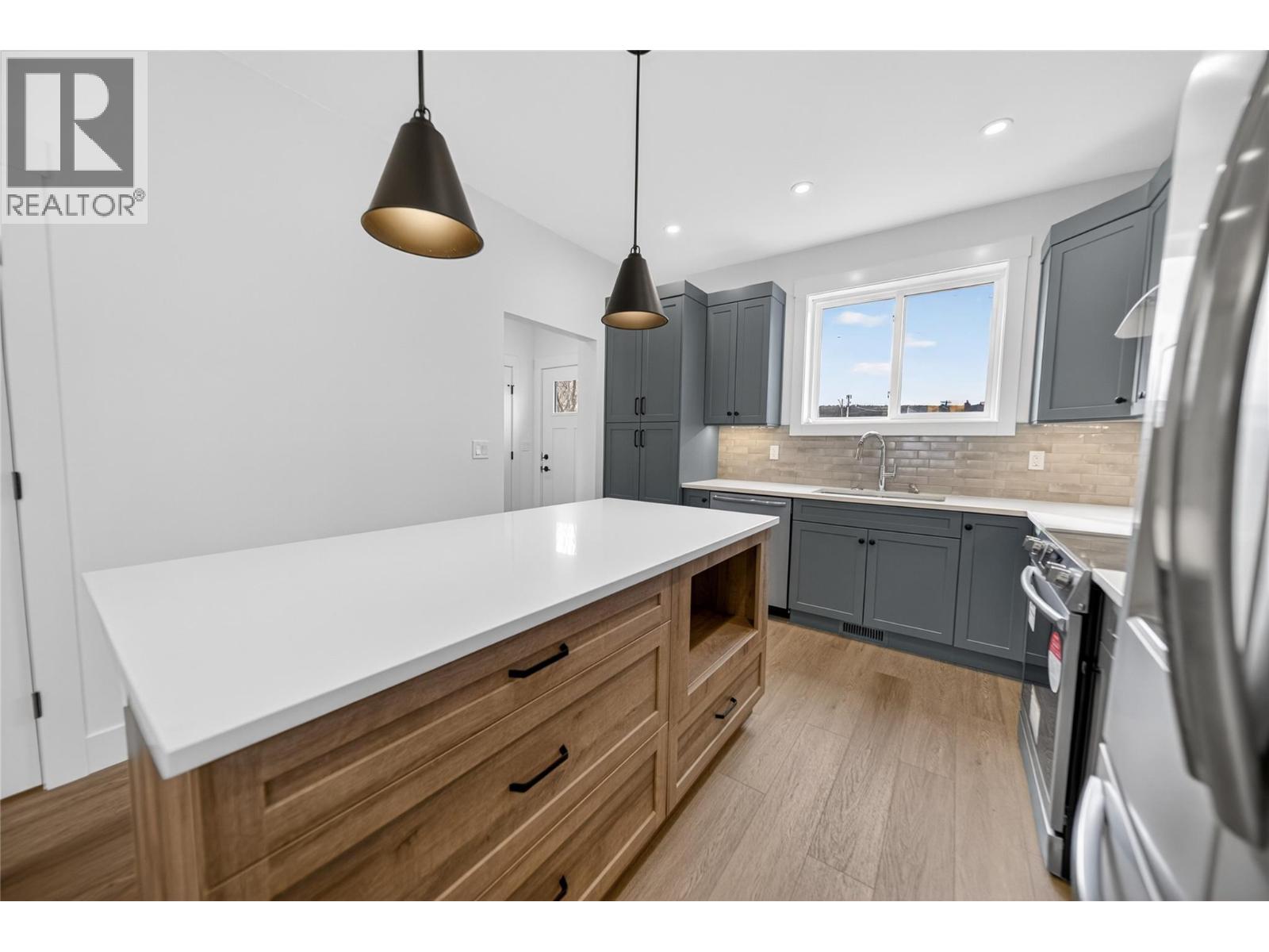 221 4th Avenue S, Cranbrook, British Columbia  V1C 2E2 - Photo 6 - 10381345