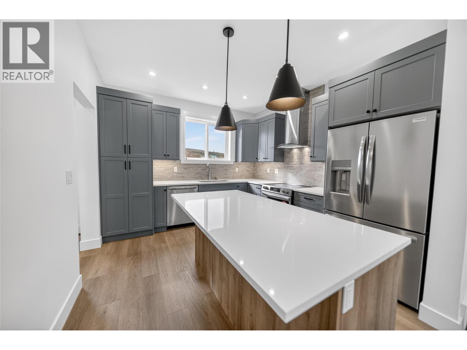 221 4th Avenue S, Cranbrook, British Columbia  V1C 2E2 - Photo 5 - 10381345